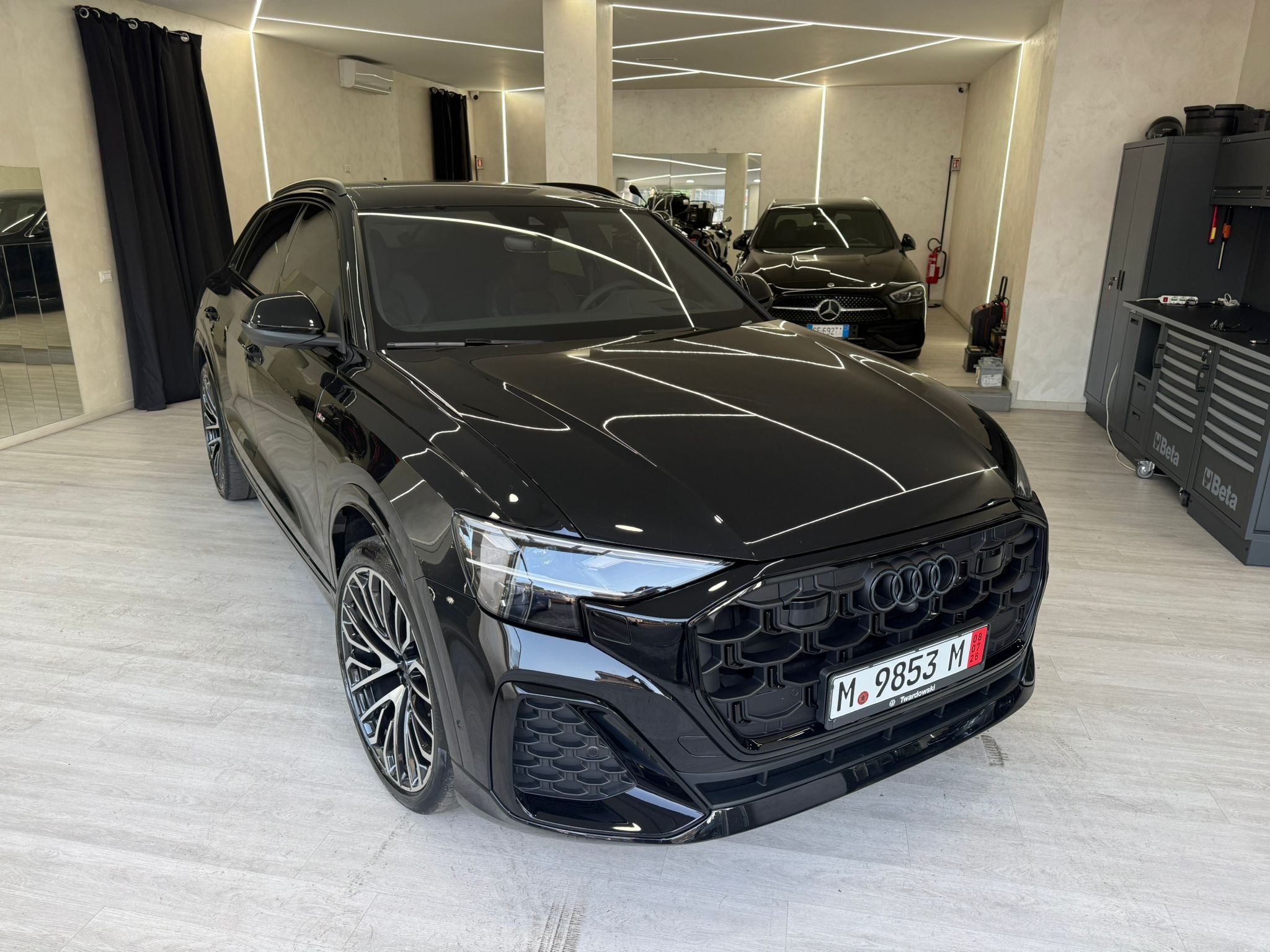 AUDI Q8