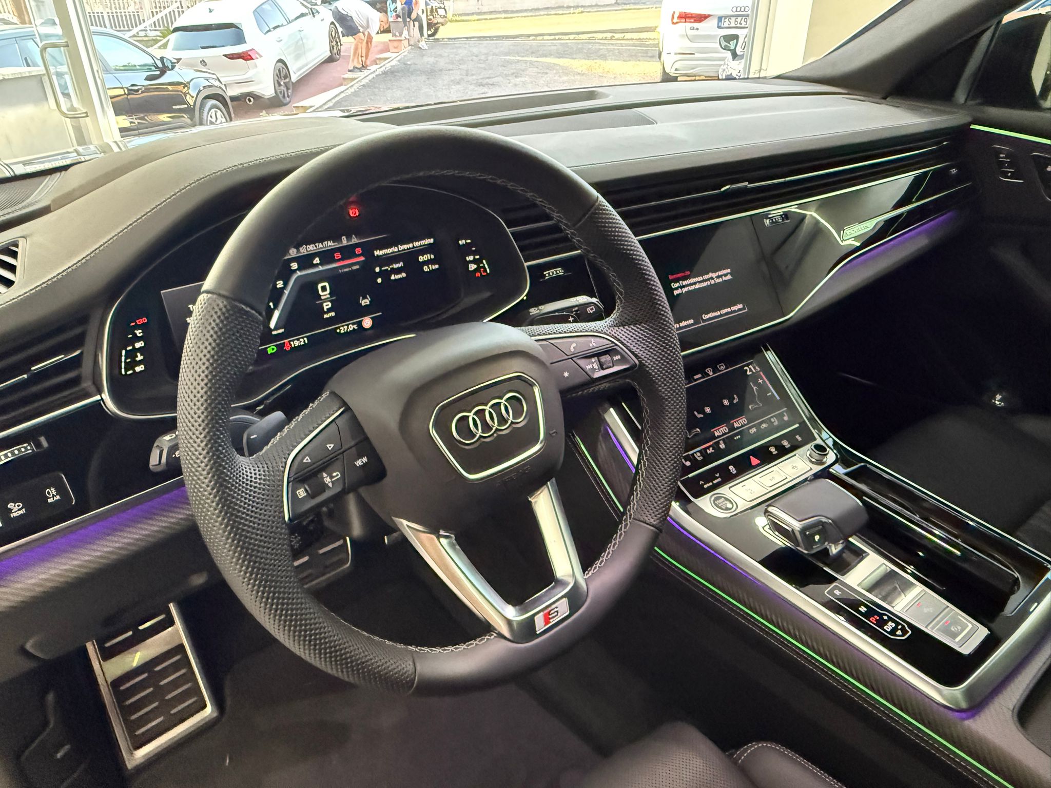 AUDI Q8